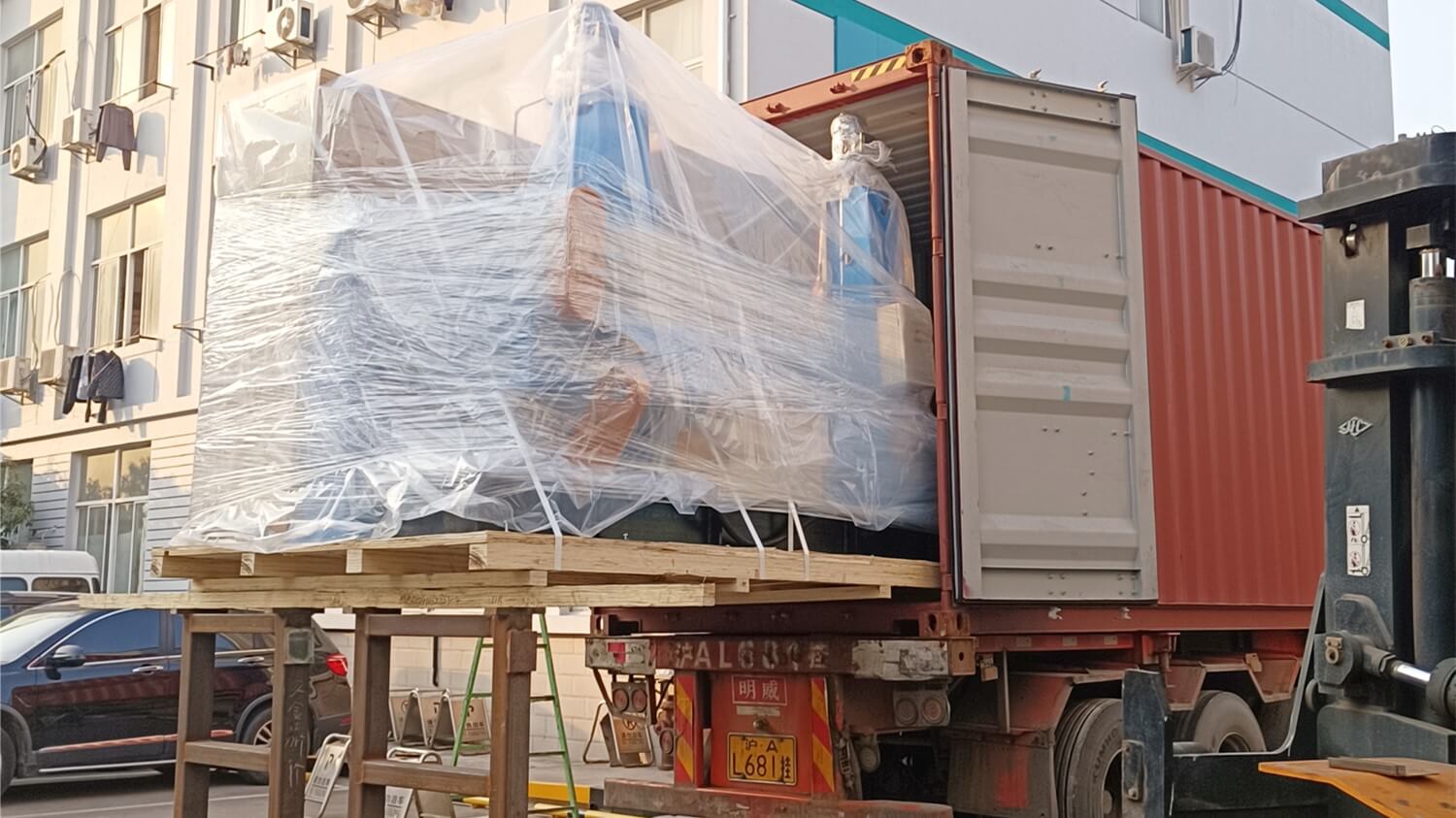 漢鼎3月發(fā)貨信息-1250/1+3型成纜機(jī)出口國(guó)外市場(chǎng)
