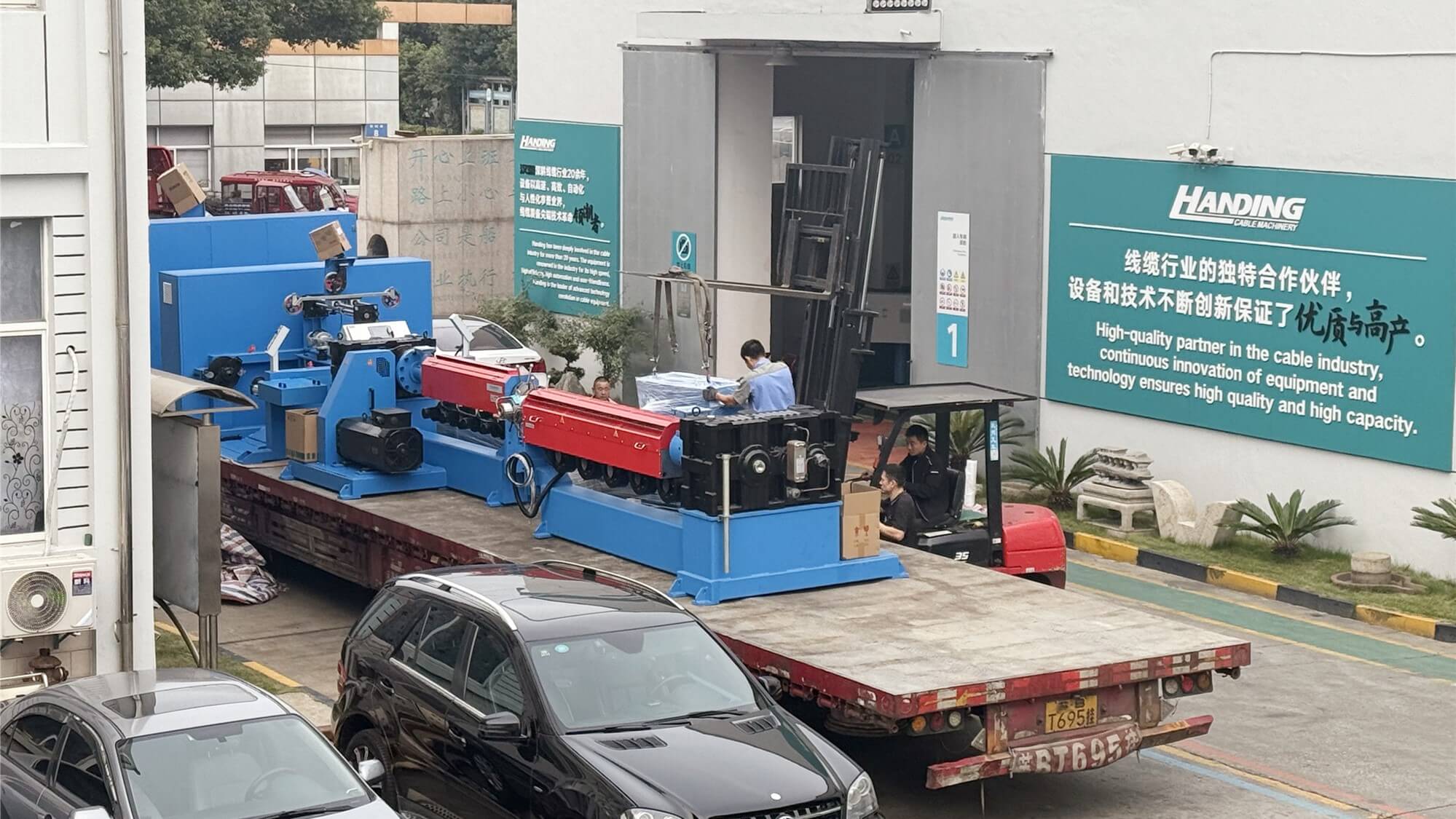 漢鼎10月發(fā)貨信息 - EXT80+40+100-26DS 光伏串?dāng)D擠出機(jī)生產(chǎn)線