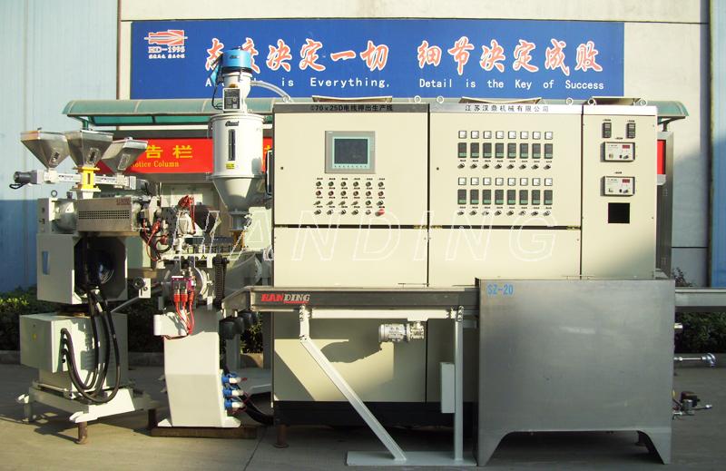 全自動(dòng)串聯(lián)式絕緣擠出機(jī)